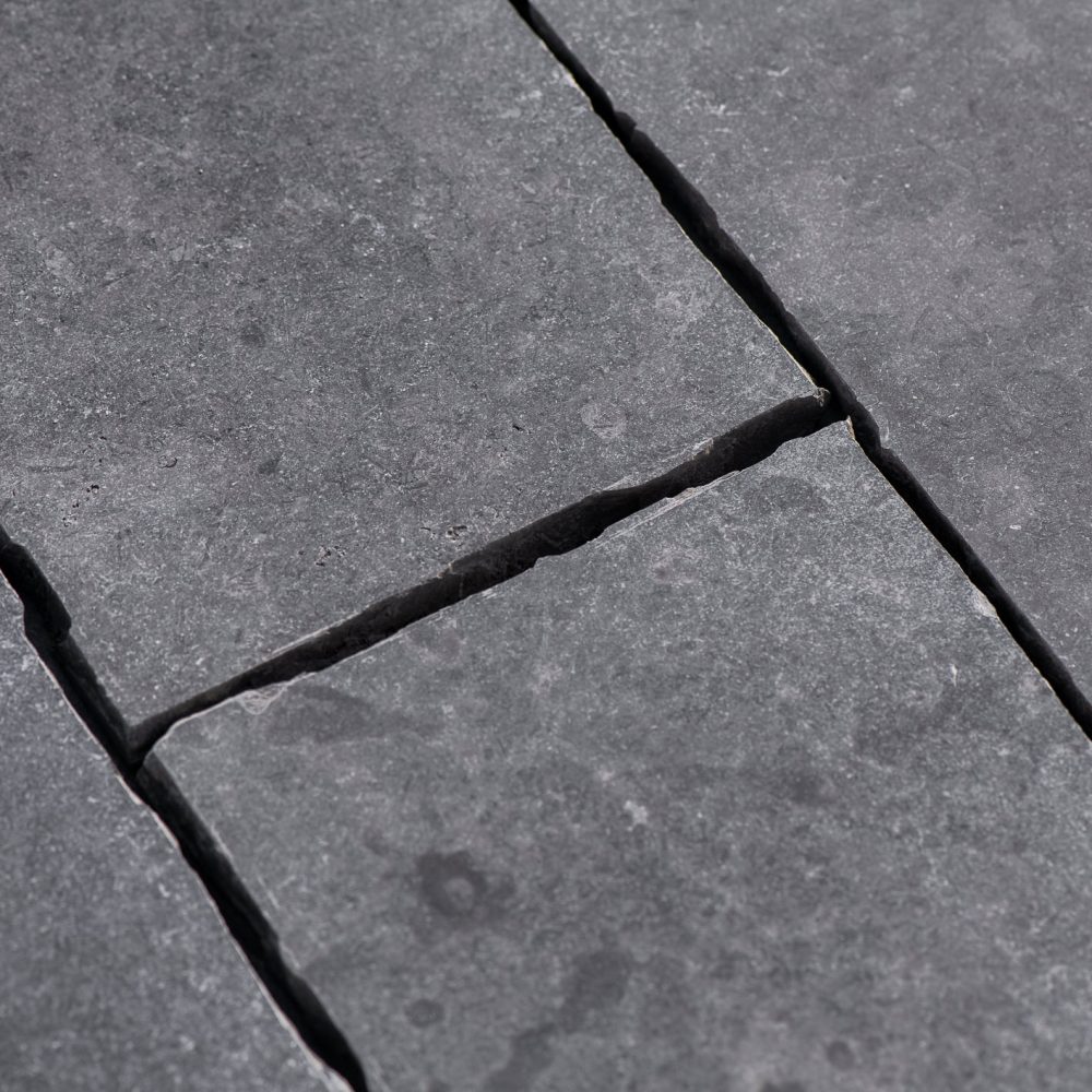 London Grey Cobblestones Honed/Tumble Split-Edge