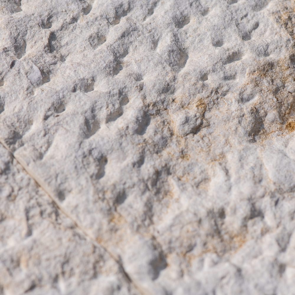 Minya Dusty Rock-Face